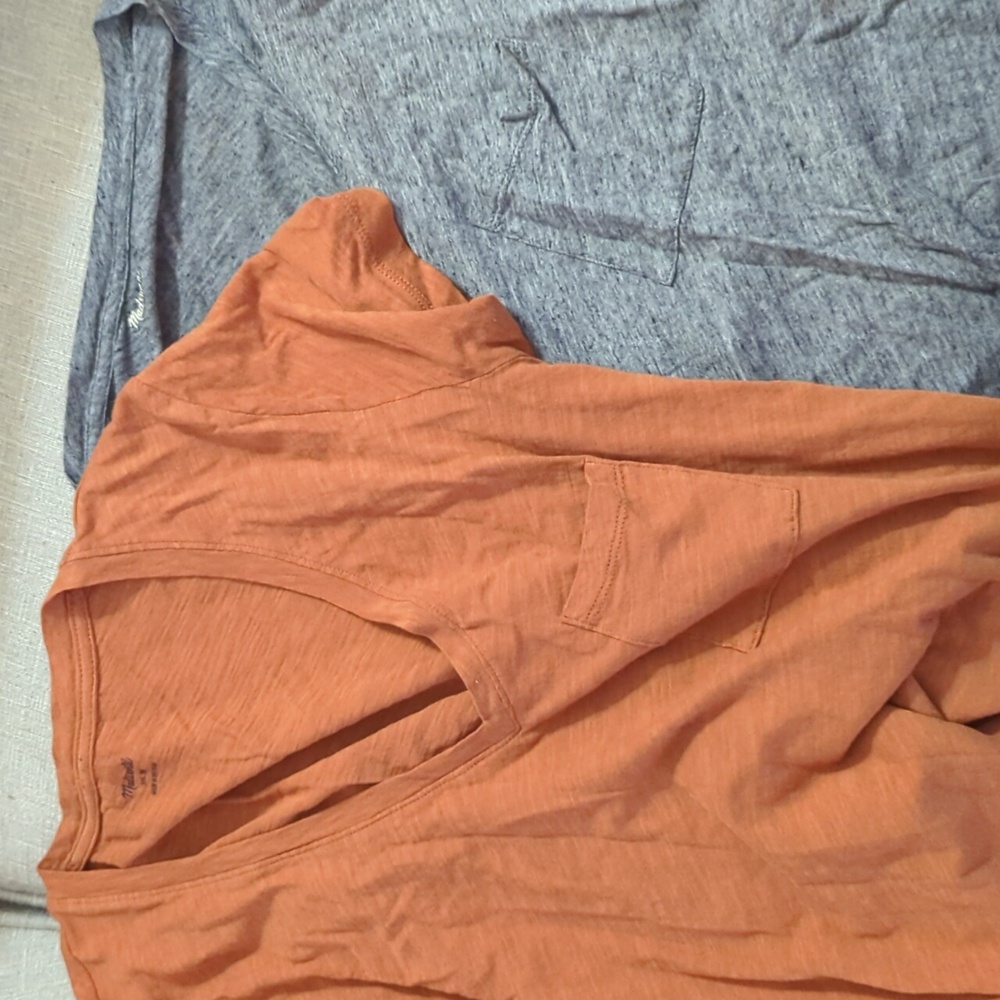 Bundle of 2 Madewell V-Neck Whisper Cotton Pocket Tees Size Medium - Picture 3 of 5